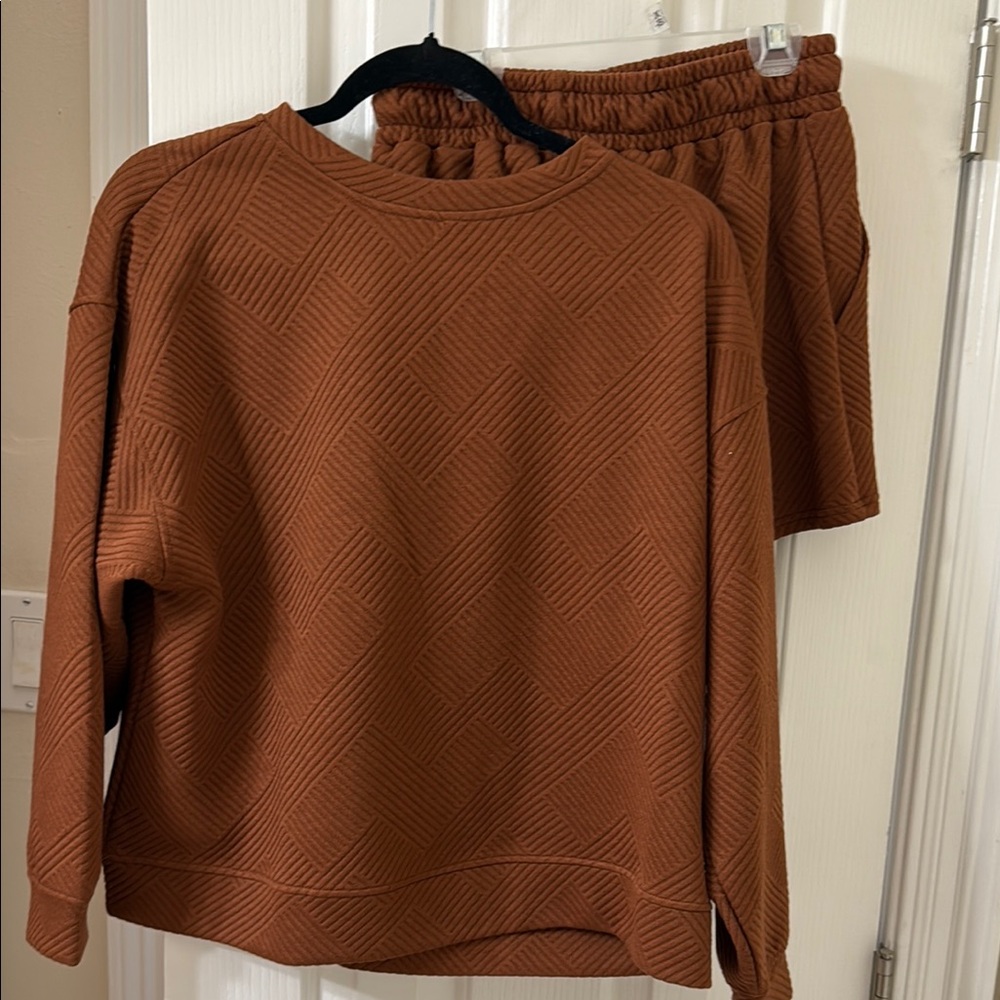Brown Crew Neck Sweater with Smooth Knit